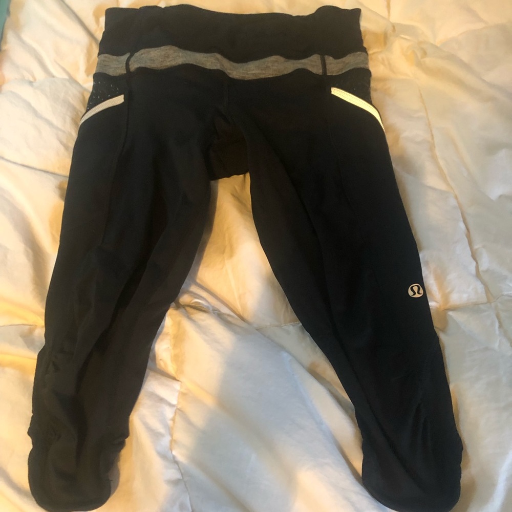 Lulu lemon crop. Size 4. Perfect condition.
